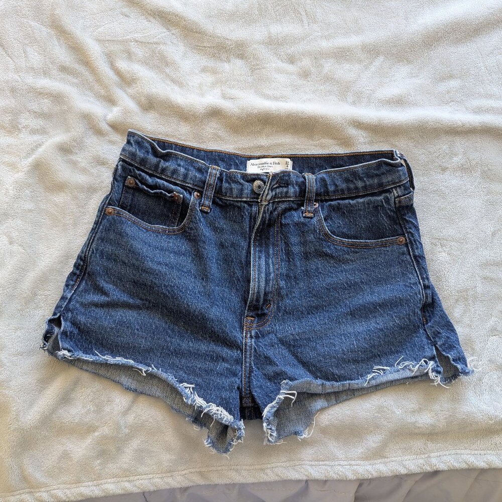 Abercrombie & Fitch The Mom Short High Rise